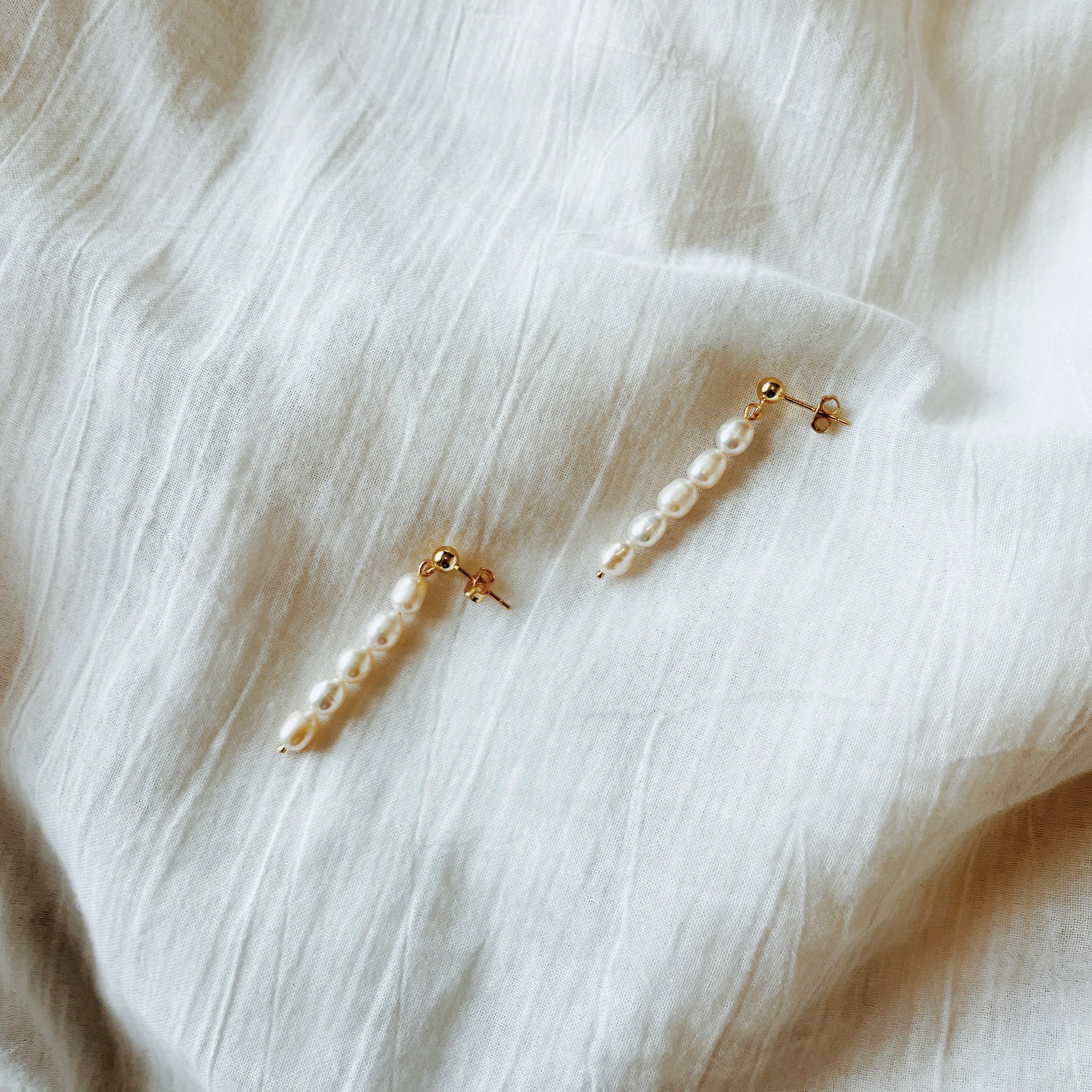 Droplet Pearl Earrings - Gold
